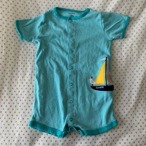 baby👶🏽item - Carter's onesie